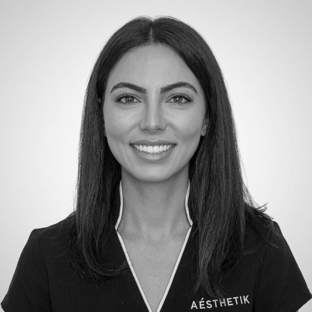 Victoria_Viti_Aesthetik_Dental_Review_For_Stern_Weber_Dental_Chairs_From_Ivoclar Victoria Viti from Aesthetik Dental